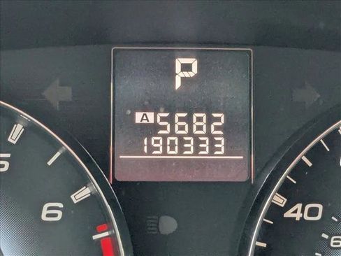 Used 2010 Subaru Outback 2.5i Limited image 8