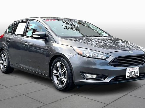 Used 2016 Ford Focus SE image 2