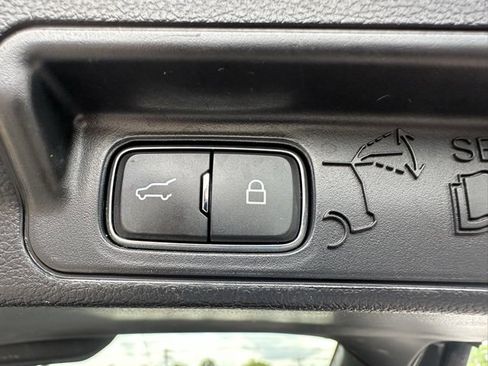 Used 2022 Ford Explorer Limited w/ Equipment Group 301A image 7