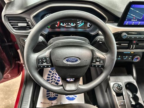 Used 2022 Ford Escape SE w/ SE Sport Appearance Package image 17