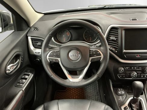 Used 2017 Jeep Cherokee Trailhawk image 12