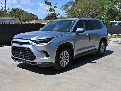 Used 2025 Toyota Grand Highlander XLE Sport Utility 4D image 2