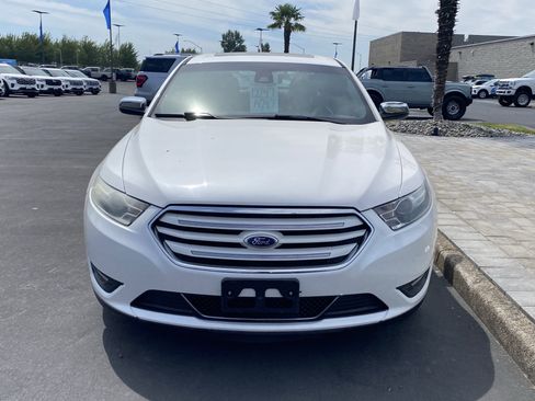 Used 2014 Ford Taurus Limited w/ Equipment Group 301A image 2