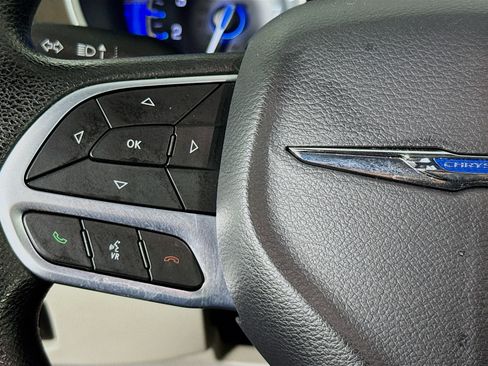 Used 2020 Chrysler Voyager LX FWD image 11