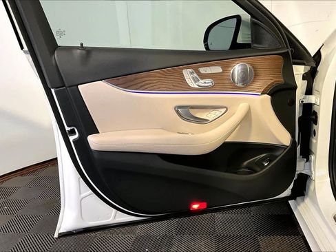 Used 2023 Mercedes-Benz E 350 4MATIC Sedan image 22