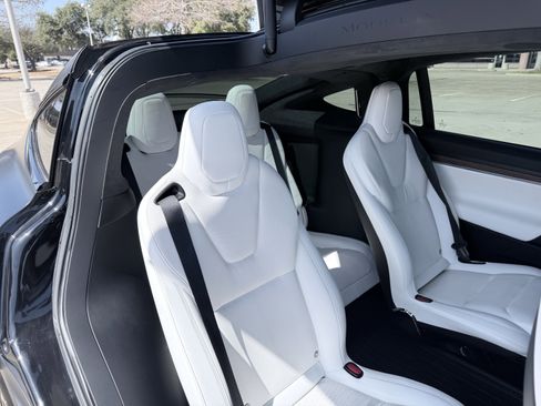 Used 2022 Tesla Model X image 43