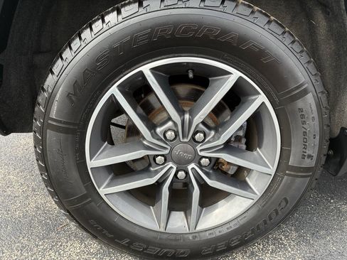 Used 2019 Jeep Grand Cherokee Limited AWD/4WD image 29