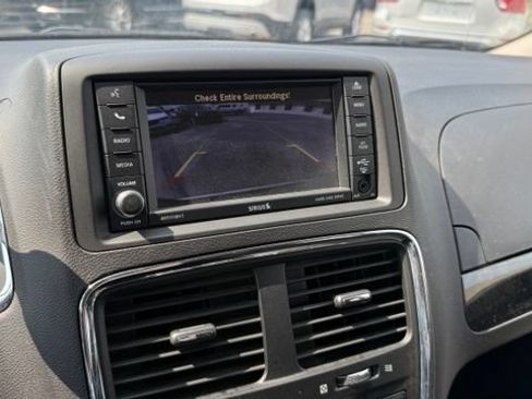 Used 2018 Dodge Grand Caravan SE w/ UConnect Hands-Free Group FWD image 32