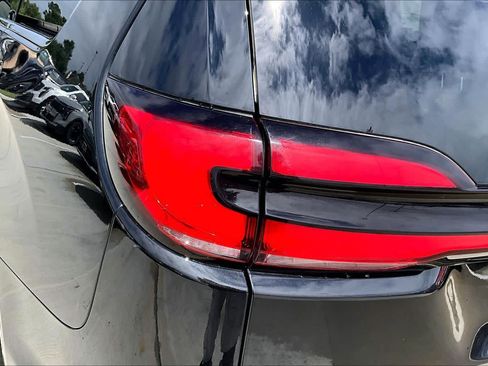 Used 2023 Chrysler Pacifica Limited FWD image 28