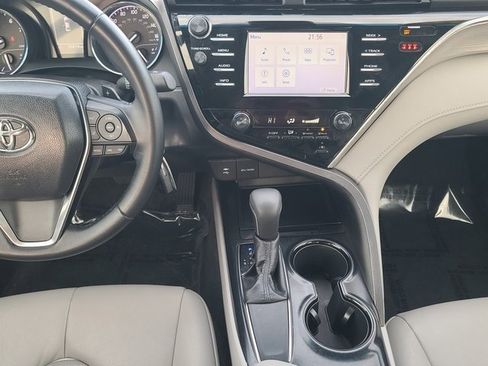 Used 2018 Toyota Camry SE image 16