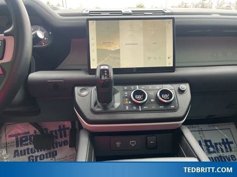 Used 2024 Land Rover Defender 110 SE AWD/4WD image 29
