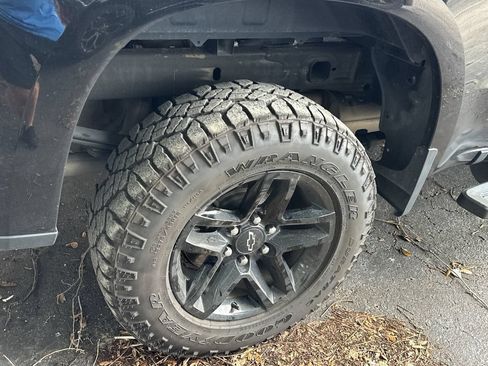 Used 2020 Chevrolet Silverado 1500 LT Trail Boss AWD/4WD image 9