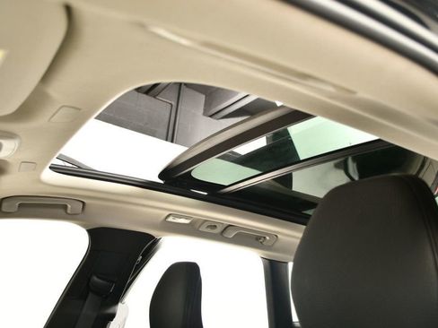 Used 2022 Volvo XC60 B5 Momentum w/ Protection Package Premier image 6