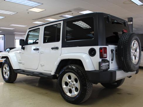 Used 2013 Jeep Wrangler Unlimited Sahara w/ Connectivity Group AWD/4WD image 19