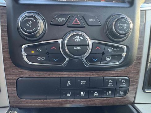 Used 2017 RAM 1500 Laramie w/ Convenience Group image 24