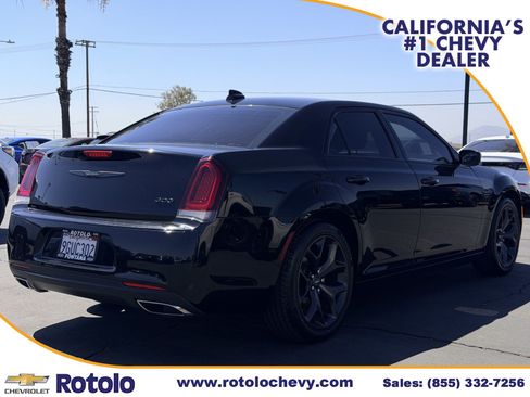 Used 2023 Chrysler 300 Touring w/ Sport Appearance Package RWD image 6
