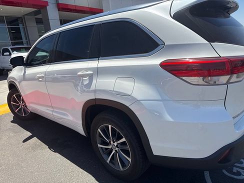 Used 2018 Toyota Highlander XLE w/ Carpet Mat Package (TMS) FWD image 11