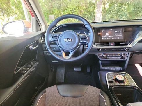 Used 2020 Kia Niro EX image 10