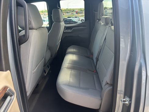 Used 2023 GMC Sierra 1500 SLE w/ Enhanced Capability Package AWD/4WD image 11