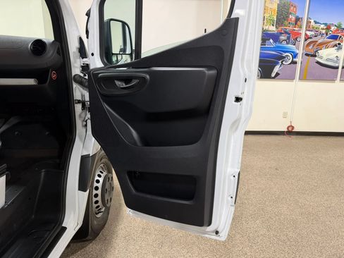 Used 2021 Mercedes-Benz Sprinter 3500 image 35