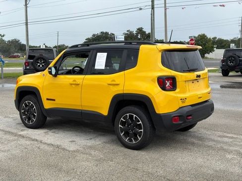 Used 2023 Jeep Renegade Trailhawk AWD/4WD image 3
