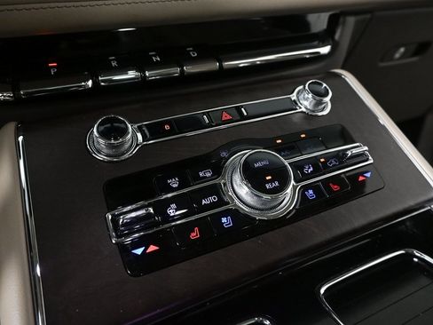 Used 2022 Lincoln Aviator Reserve w/ Equipment Group 201A image 15