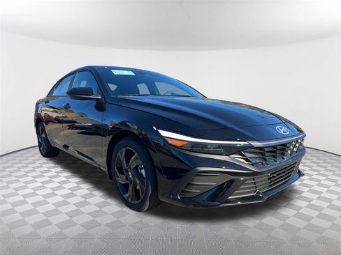 New 2026 Hyundai Elantra Sport image 3