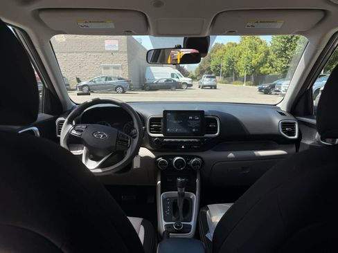 Used 2020 Hyundai Venue SEL FWD image 5