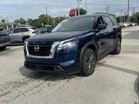 Used 2025 Nissan Pathfinder SV FWD image 2