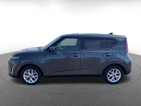 Used 2025 Kia Soul LX w/ LX Technology Package FWD image 9