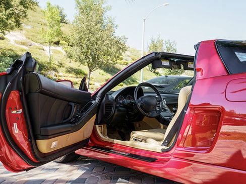 Used 2004 Acura NSX T RWD image 69