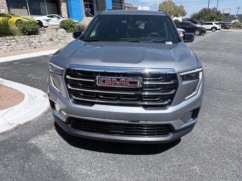 Certified 2025 GMC Acadia Elevation FWD image 11