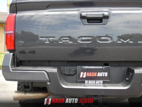 Used 2025 Toyota Tacoma TRD Sport AWD/4WD image 15