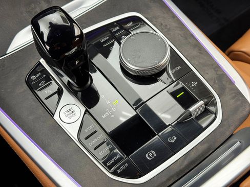 Used 2022 BMW X7 xDrive40i w/ M Sport Package image 32