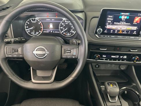 Used 2025 Nissan Rogue SV FWD image 27
