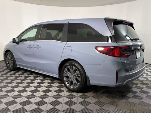 Used 2025 Honda Odyssey Touring image 2