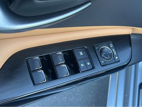 Used 2022 Lexus ES 300h w/ Premium Package image 38