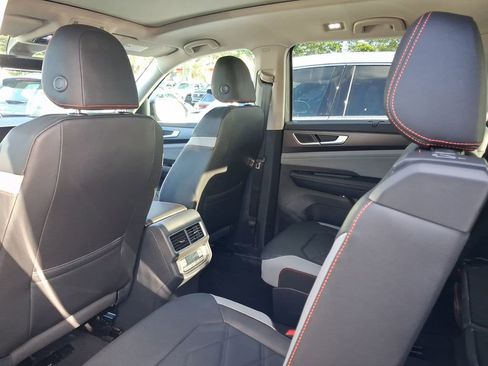 New 2026 Volkswagen Atlas Peak Edition image 5