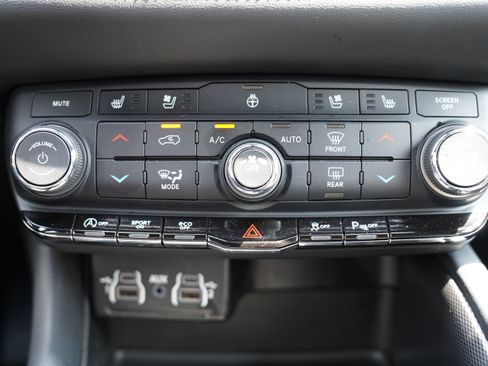 Used 2024 Dodge Durango GT AWD/4WD image 29