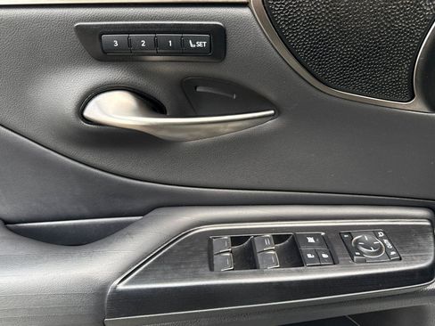 Used 2021 Lexus ES 300h w/ Accessory Package 2 image 5