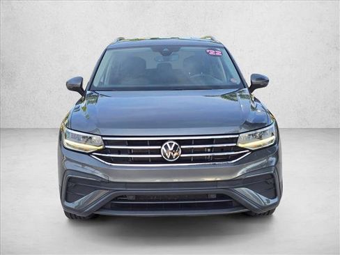 Used 2022 Volkswagen Tiguan SE FWD image 2