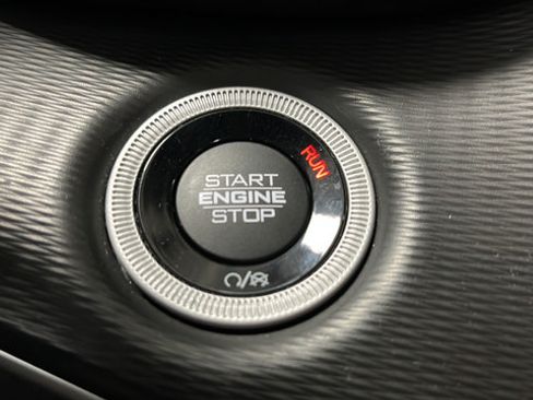 Used 2023 Jeep Grand Cherokee Altitude AWD/4WD image 21