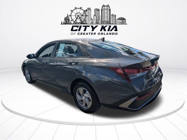 Used 2026 Hyundai Elantra SE FWD image 4