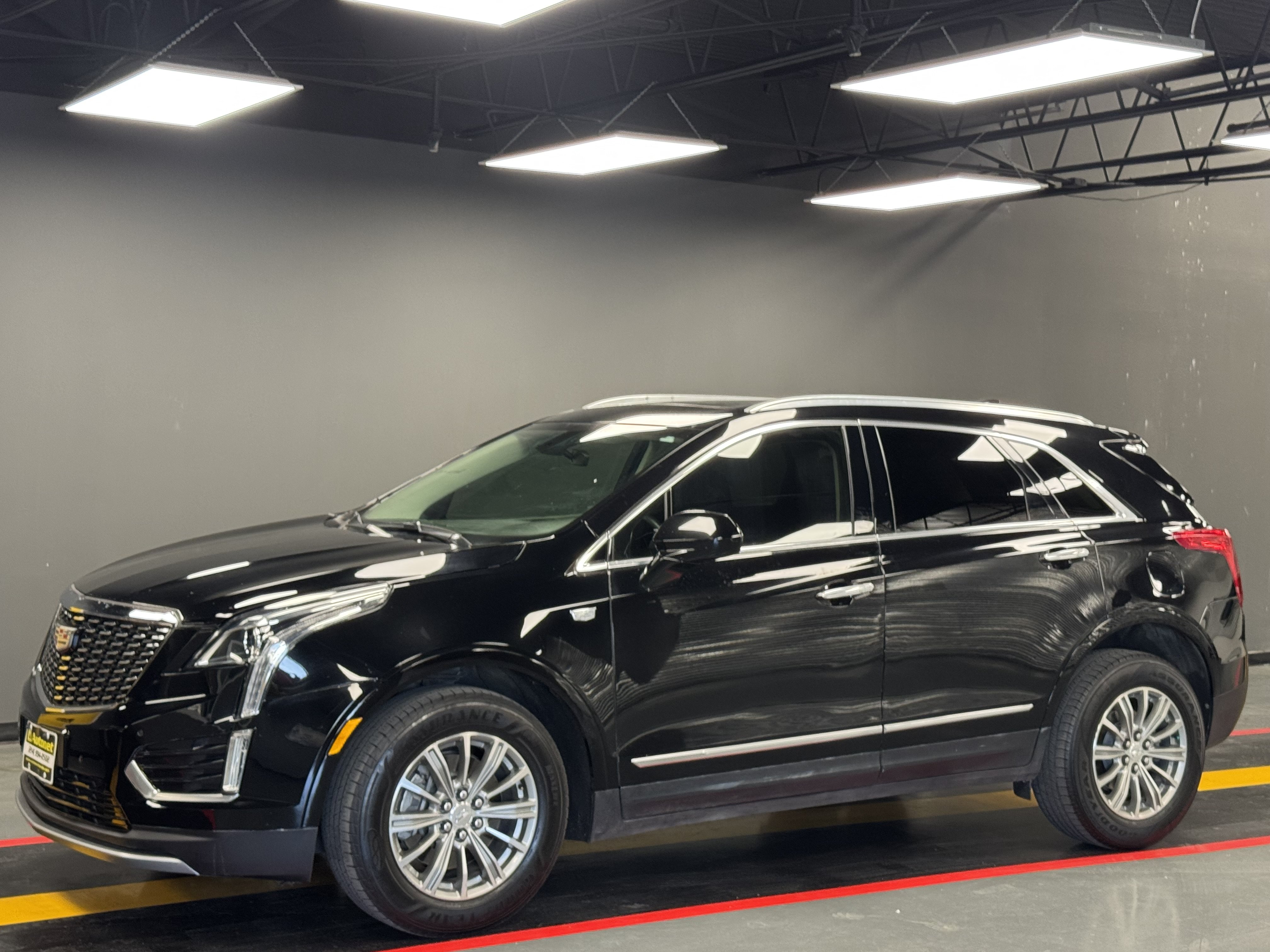 Used 2017 Cadillac XT5 Luxury FWD image 1