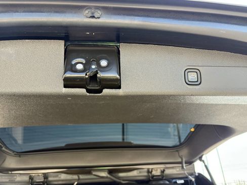 Used 2011 GMC Yukon Denali image 13