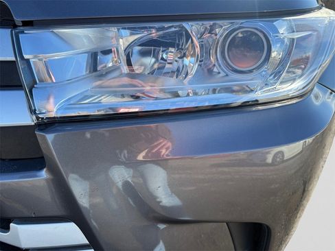 Used 2019 Toyota Highlander XLE image 22
