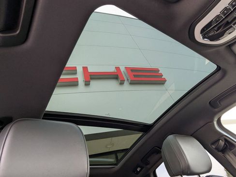 Certified 2025 Porsche Macan image 27