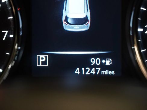 Used 2017 Nissan Rogue SV w/ SV Premium Package AWD/4WD image 4