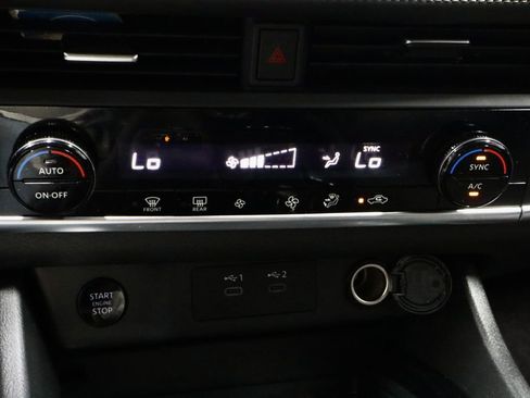 Certified 2025 Nissan Rogue SV image 29