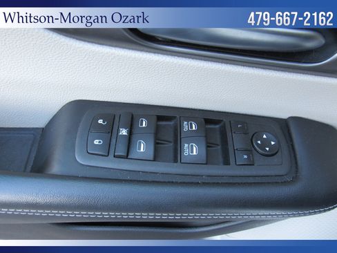 Used 2022 Chrysler Pacifica Touring-L image 33